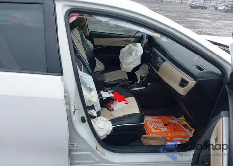 2015 Toyota Corolla Le z USA, uszkodzony, nr VIN 5YFBURHEXFP193130